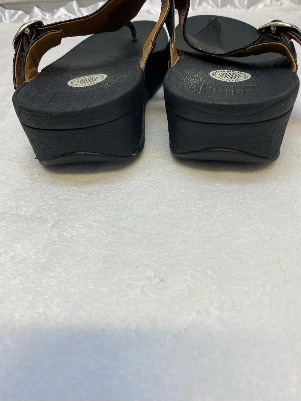 FitFlop The Skinny Black Leather Thong Buckle Wedge Slide Sandals Women's Sz 7